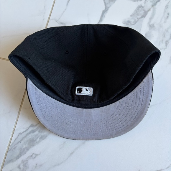Chicago White Sox 59FIFTY Fitted Windy City Cluster Patch Black White 7 3/8 - Picture 4 of 8